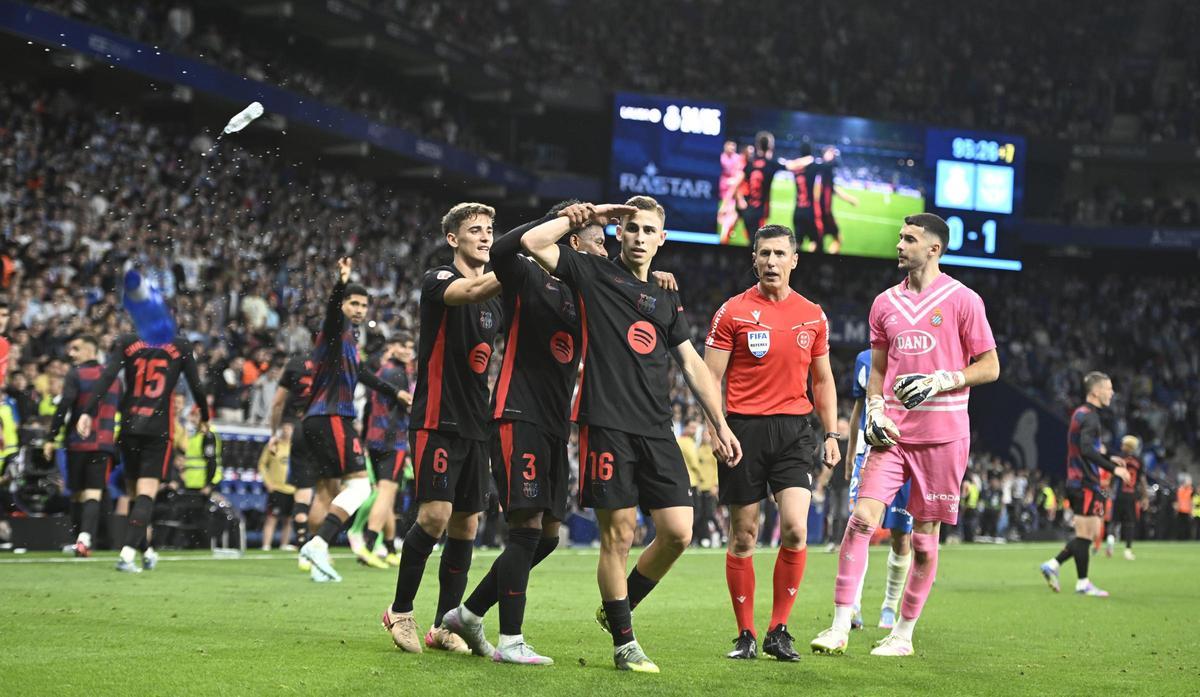 Fermín celebra el 0-2 del Barça en Cornellà. Fermín celebra el 0-2 del Barça en Cornellà.