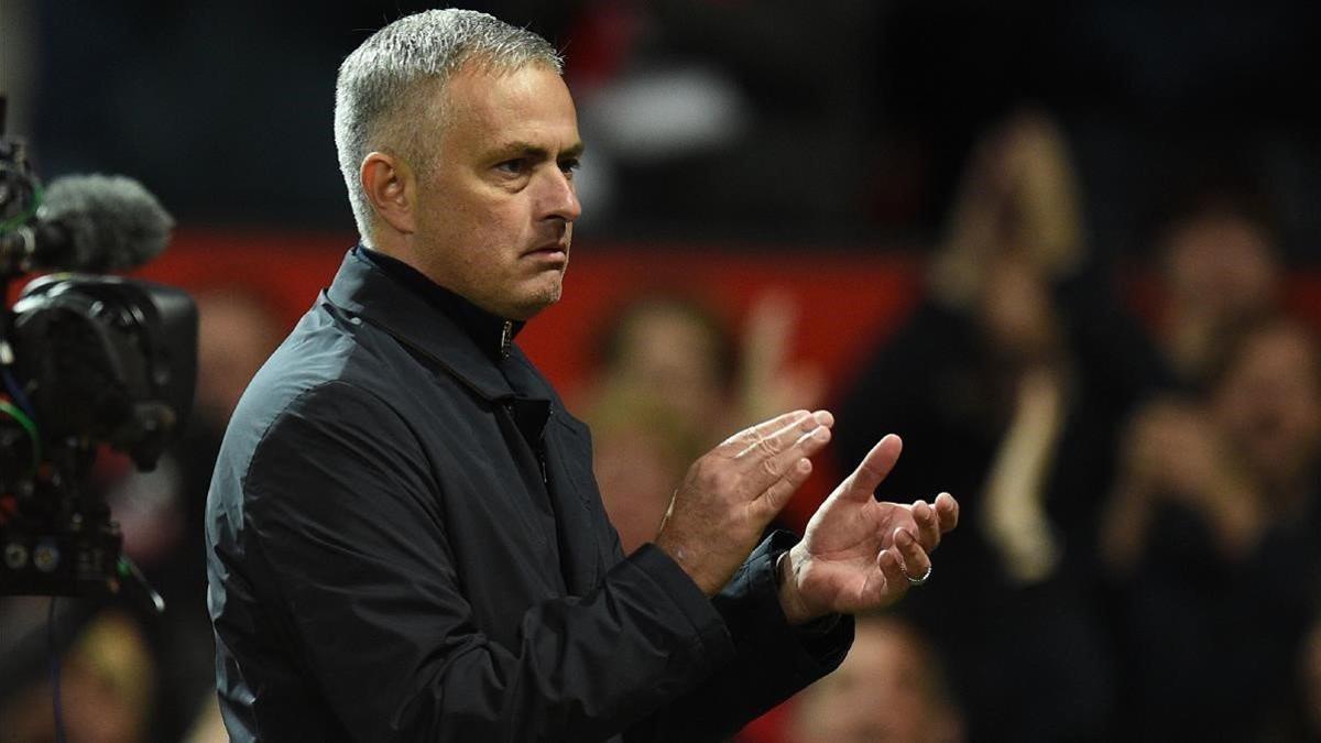 olerin45364027 manchester united s portuguese manager jose mourinho gesture181011180707