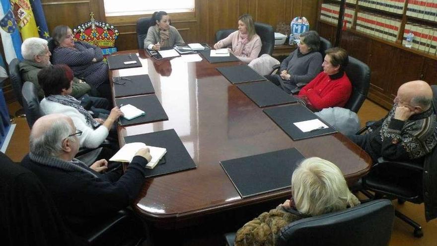 Reunión de la concejala de Benestar Social con los representantes de las ONG del municipio. // FdV