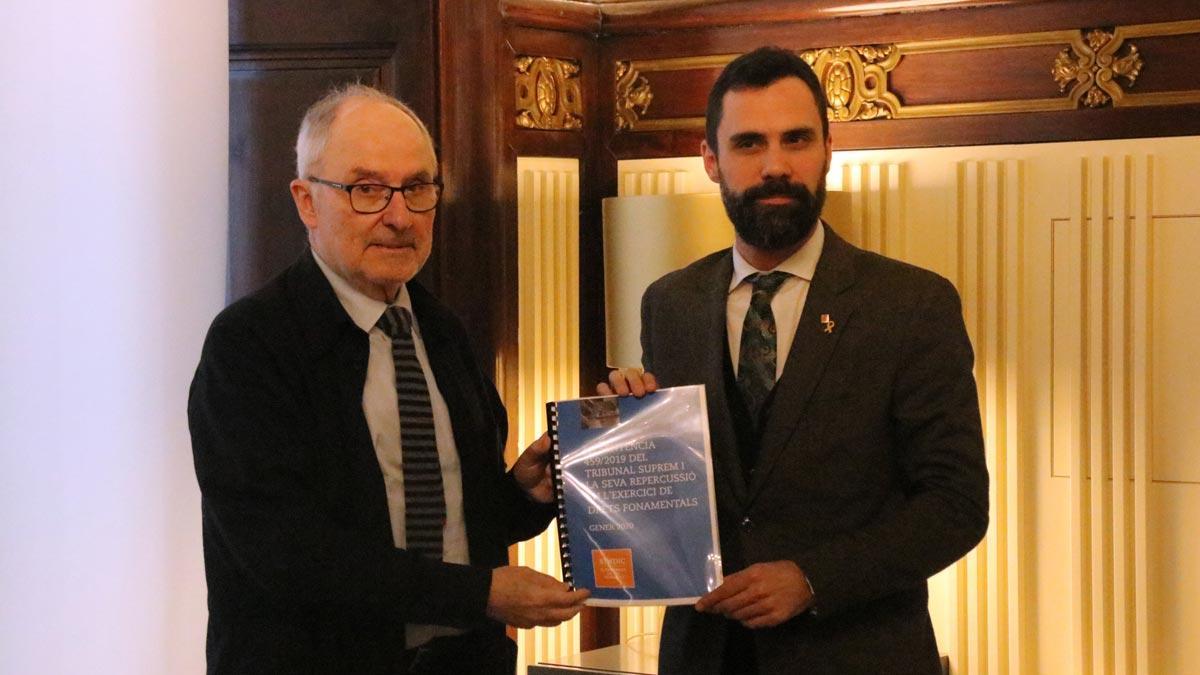 El Síndic de Greuges, Rafael Ribó (en la foto, junto a Roger Torrent), reclama la amnistía para los políticos presos.