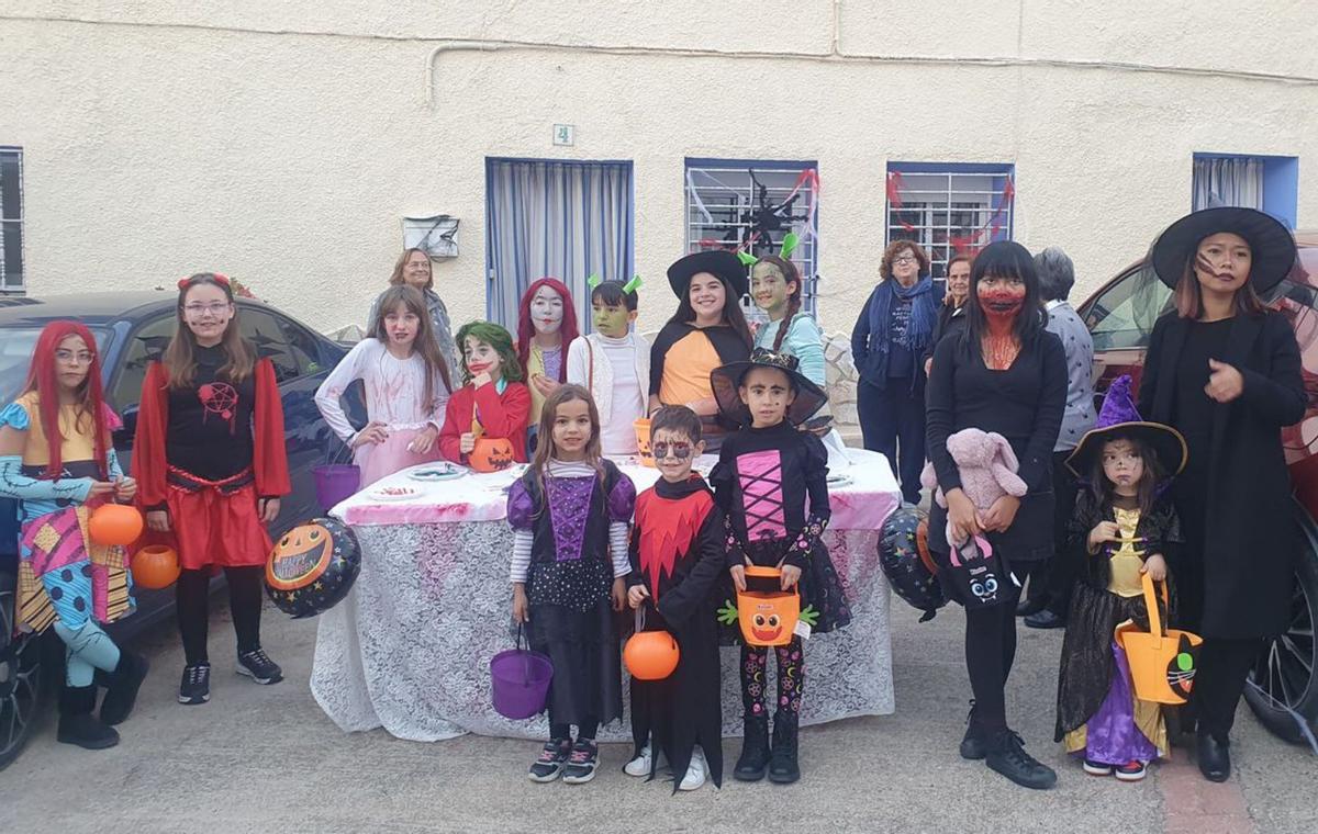 Los vecinos y vecinas de Lagata se disfrazaron al detalle para la ocasión. | SERVICIO ESPECIAL