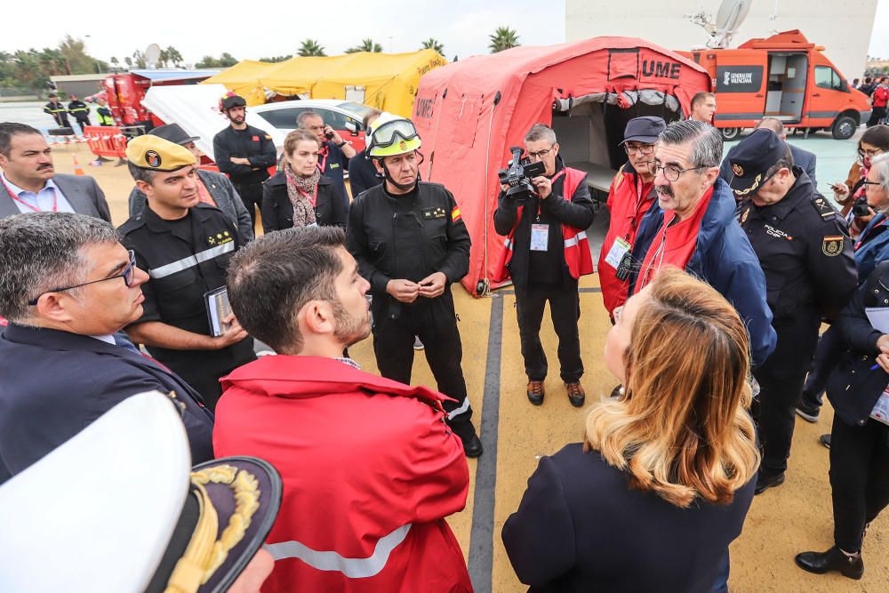 [SIN TITULO] La Generalitat realiza un gran despliegue de recursos, incluido un simulacro de una situación de pillajes en comercios tras un terremoto, helicóptero, bomberos o la intervención de la UME