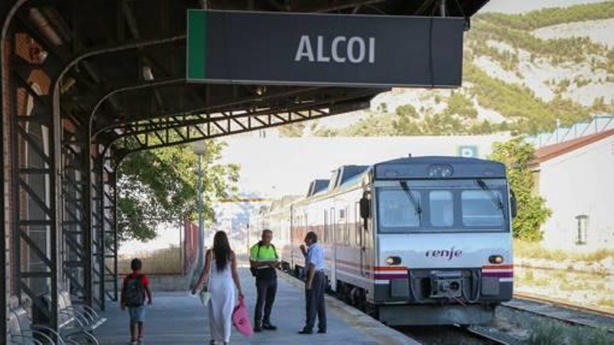 El tren que realiza el trayecto Alcoy-Xàtiva.