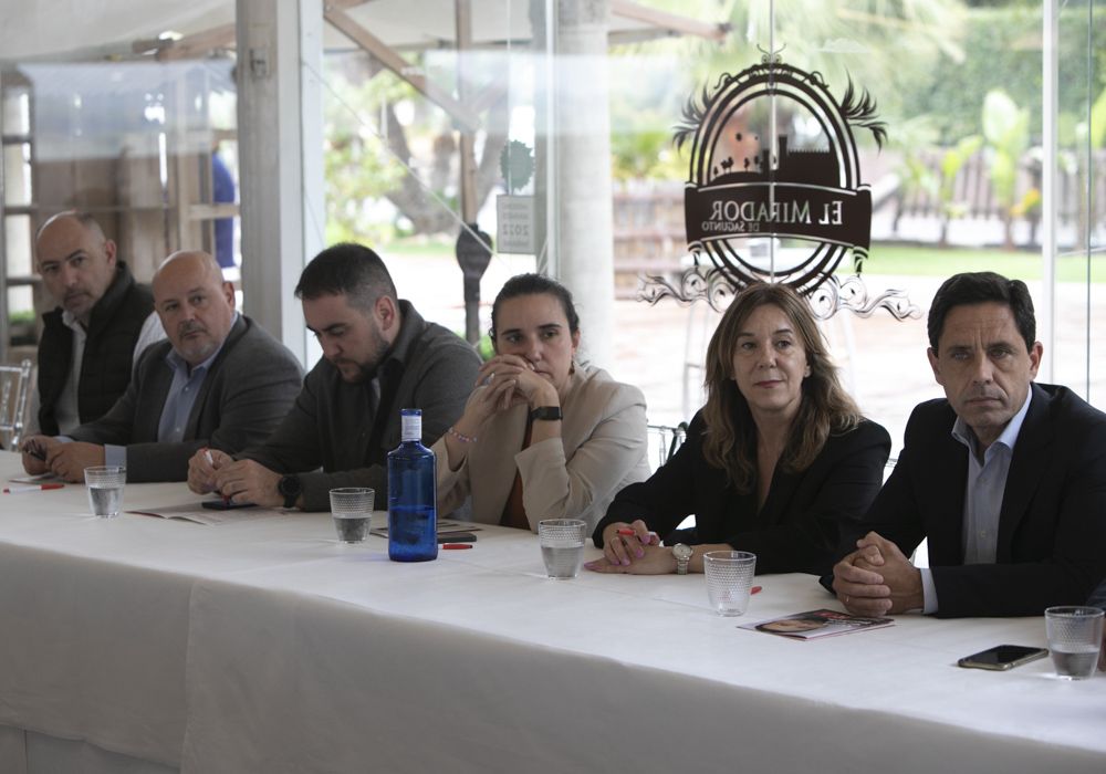 Café del PSPV-PSOE de Sagunt con empresarios y sindicatos