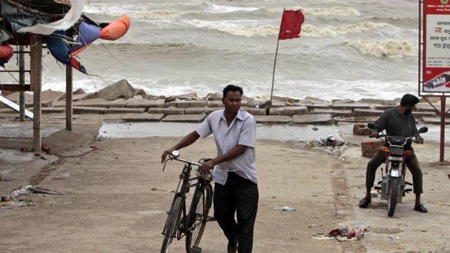 Aumentan a 38 los muertos por un ciclón en Bangladesh