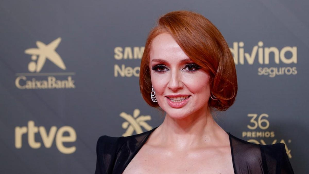 ALFOMBRA ROJA PREMIOS GOYA 2022: Cristina Castaño con falso peinado