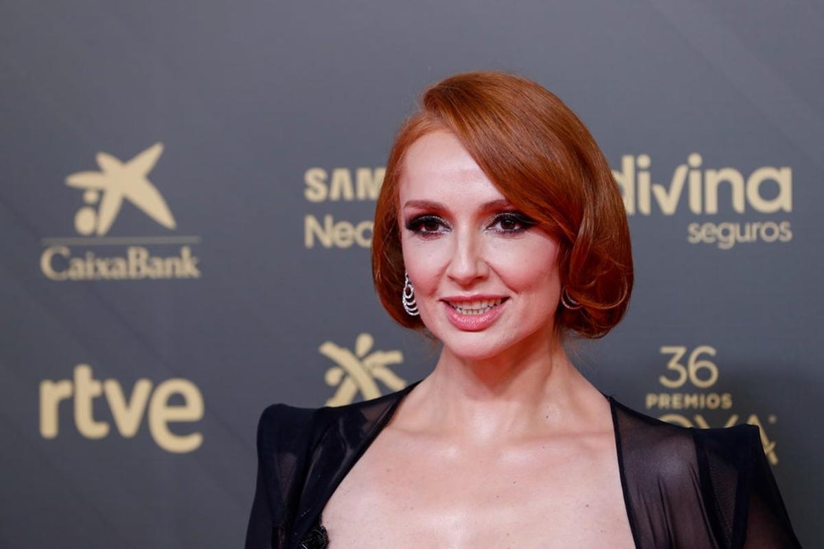 ALFOMBRA ROJA PREMIOS GOYA 2022: Cristina Castaño con falso peinado