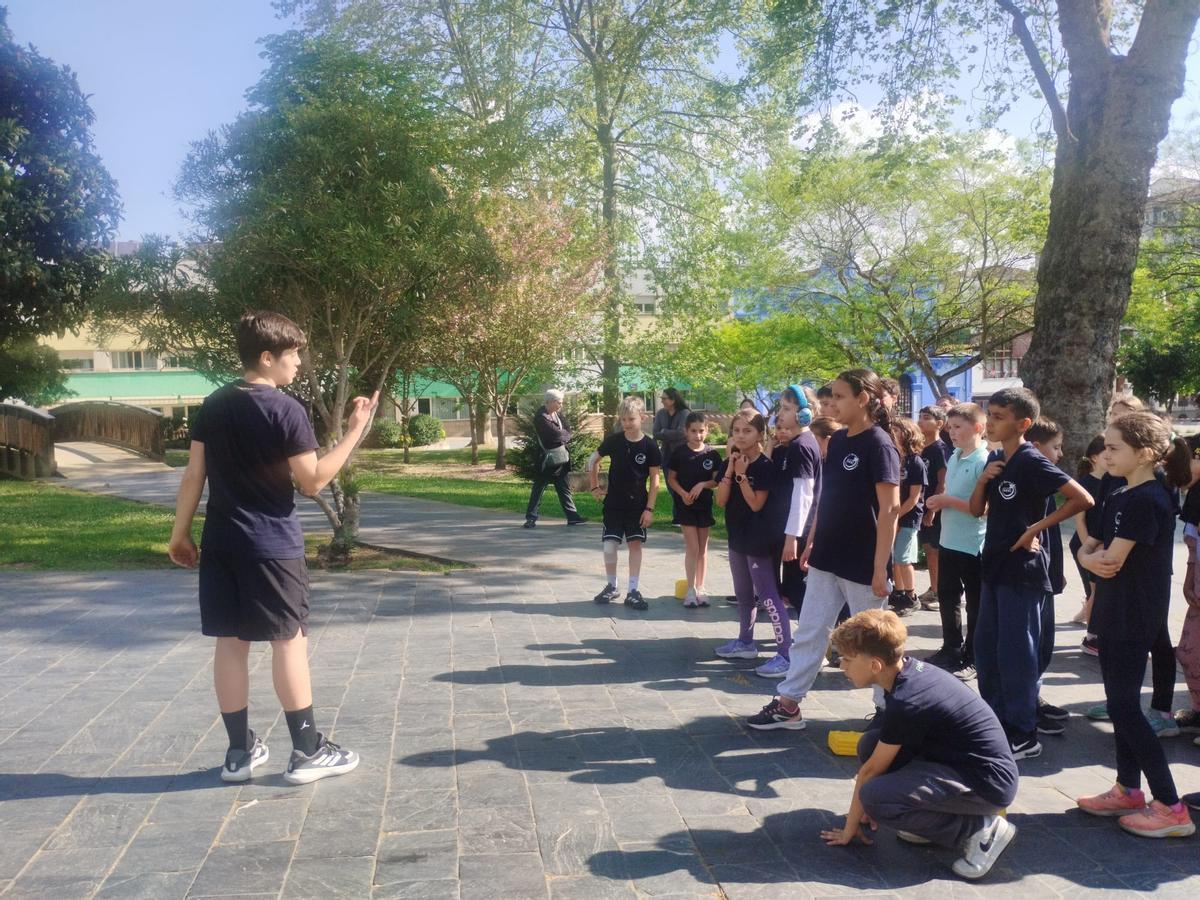 Así fue la jornada de Educación Física en la Calle del colegio Bernardo Gurdiel de Grado
