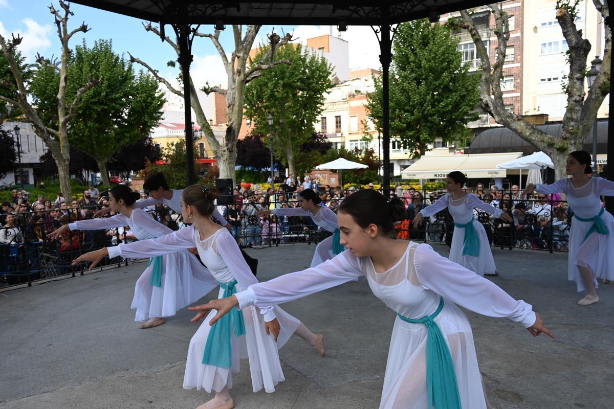 Una de las coreografías que se han bailado en el templete.