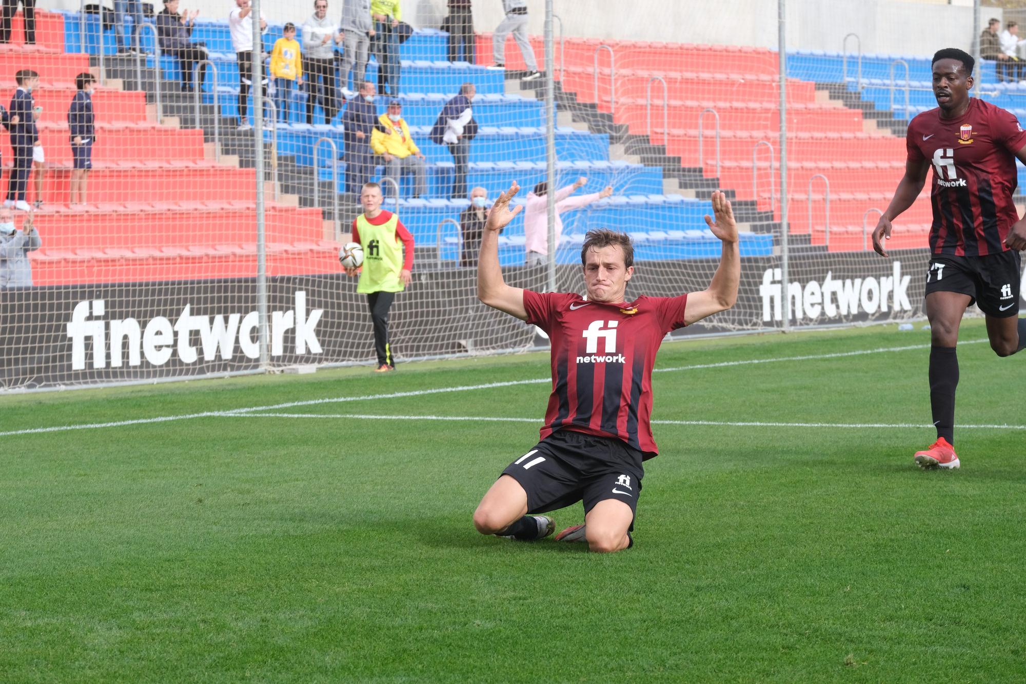 El Eldense gana gracias a la insistencia de Pablo (2-1)