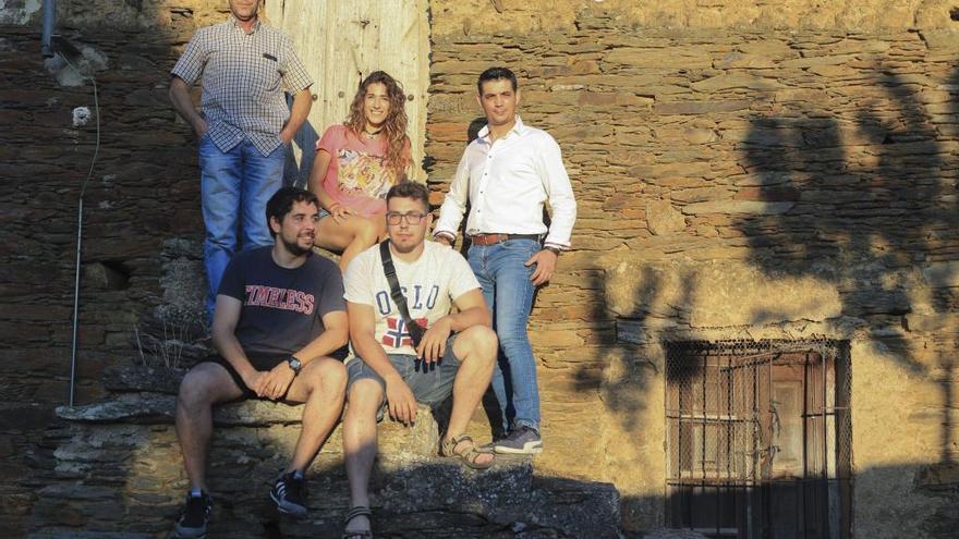 Jóvenes en Manzanal del Barco.