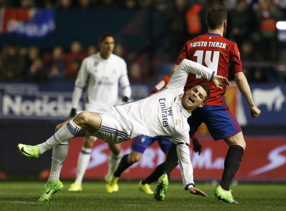 Football Soccer - Osasuna v Real Madrid - ...