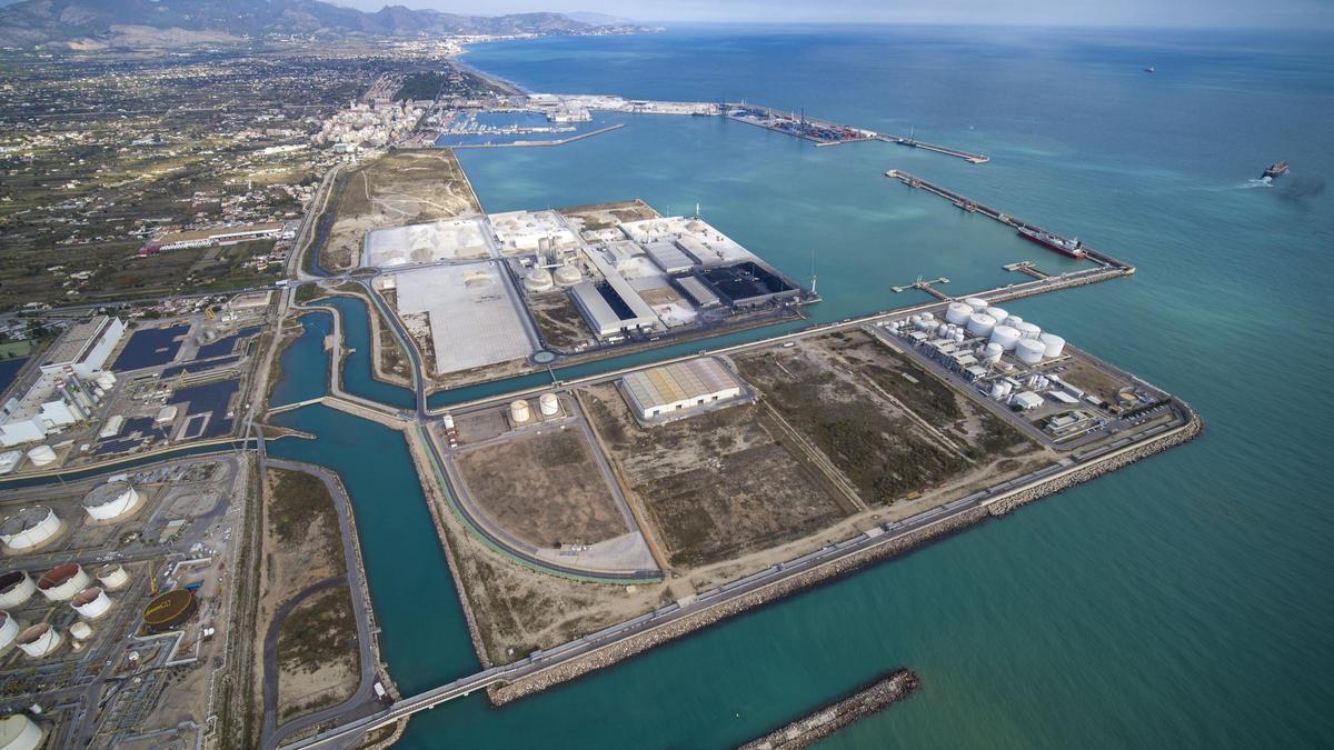 Imagen aérea de la dársena sur de PortCastelló.