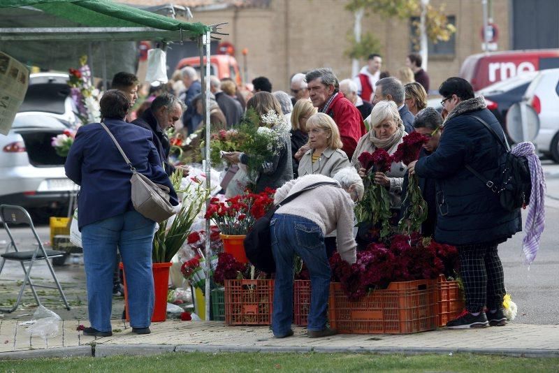 Día de Todos los Santos en el Cementerio de Zaragoza