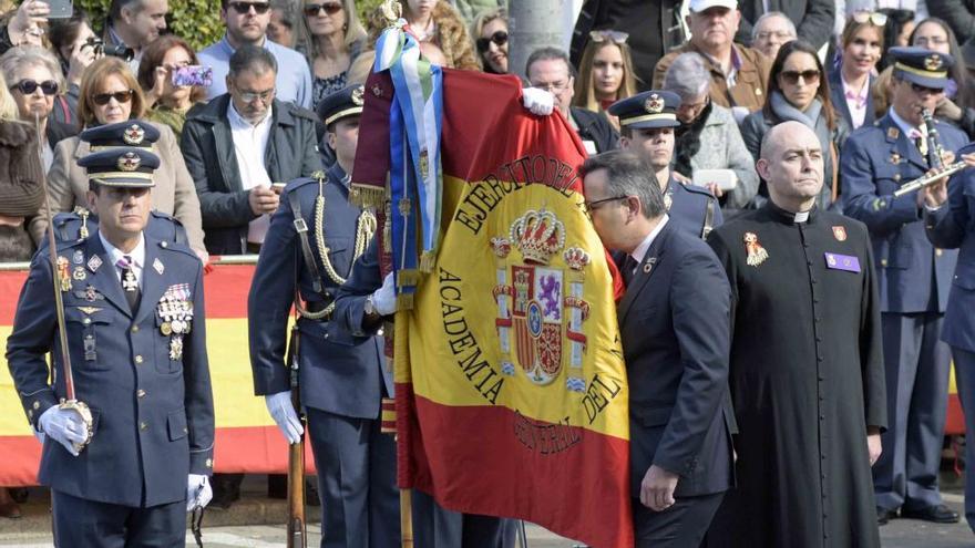 Conesa también besa la bandera: en Murcia