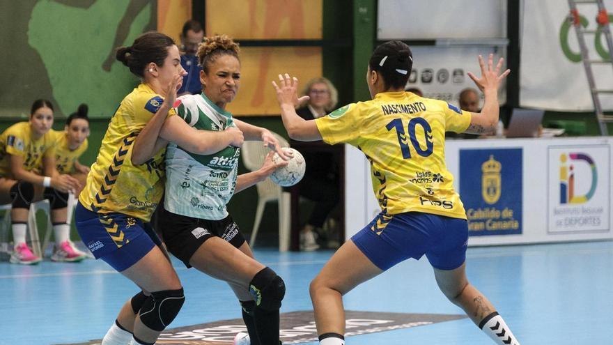 El Atticgo Elche se avanza en casa del Gran Canaria en la ida de semifinal de la Copa EHF (24-26)