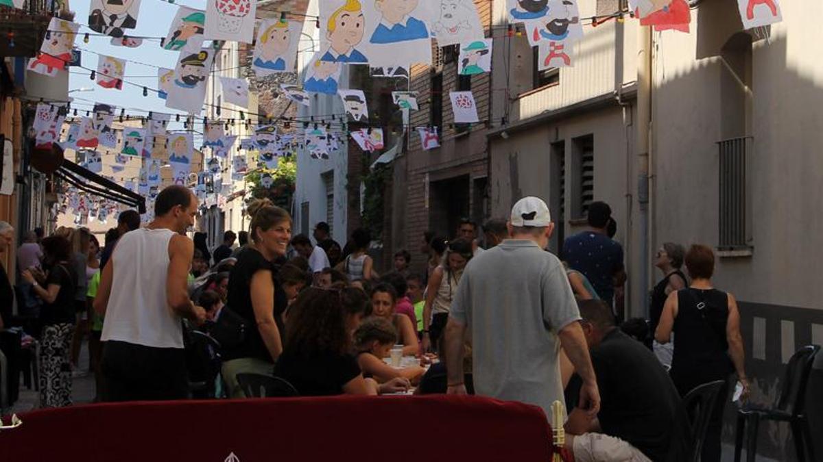Sant Fruitós de Bages acull les tradicionals enramades del carrer Nou amb èxit de participació