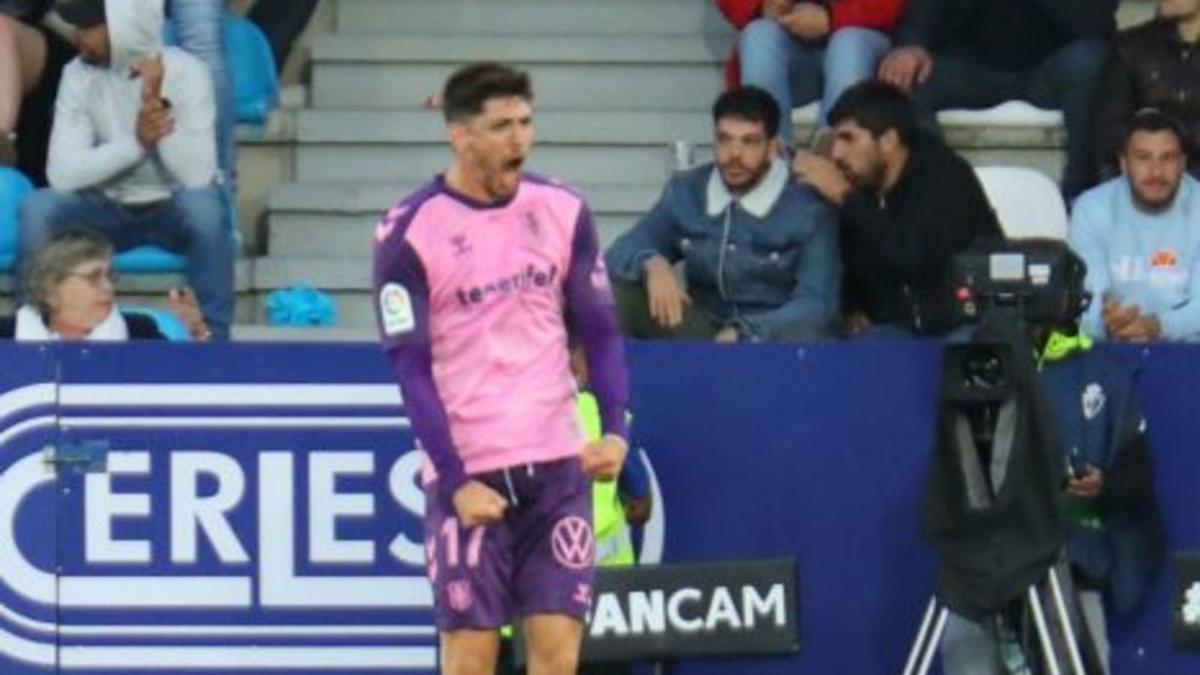 Waldo Rubio, celebrando su primer gol con el Tenerife. | | LALIGA