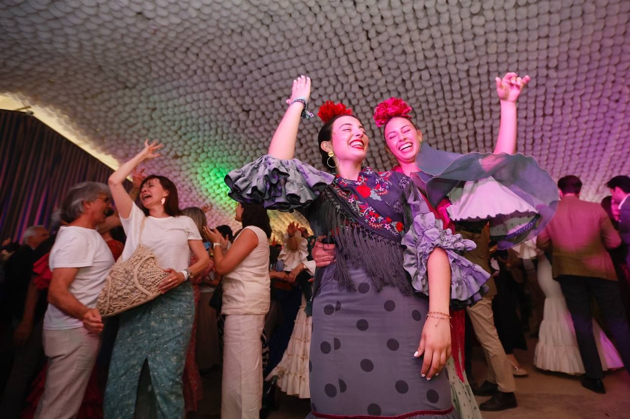 El tardeo se impone en las casetas de la Feria de Córdoba para disfrute de propios y extraños