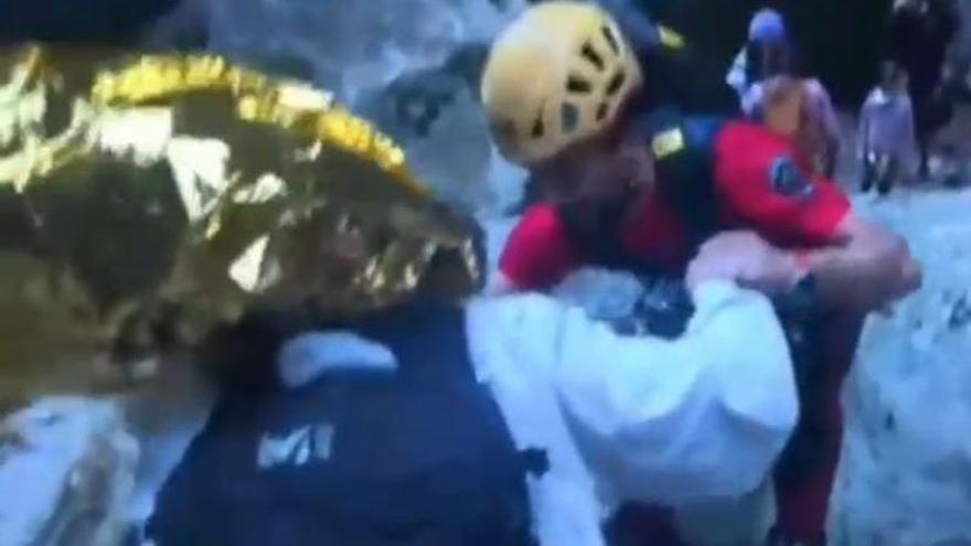 VÍDEO | Rescatan a seis adultos y a una niña de nueve años en el Torrent de Pareis