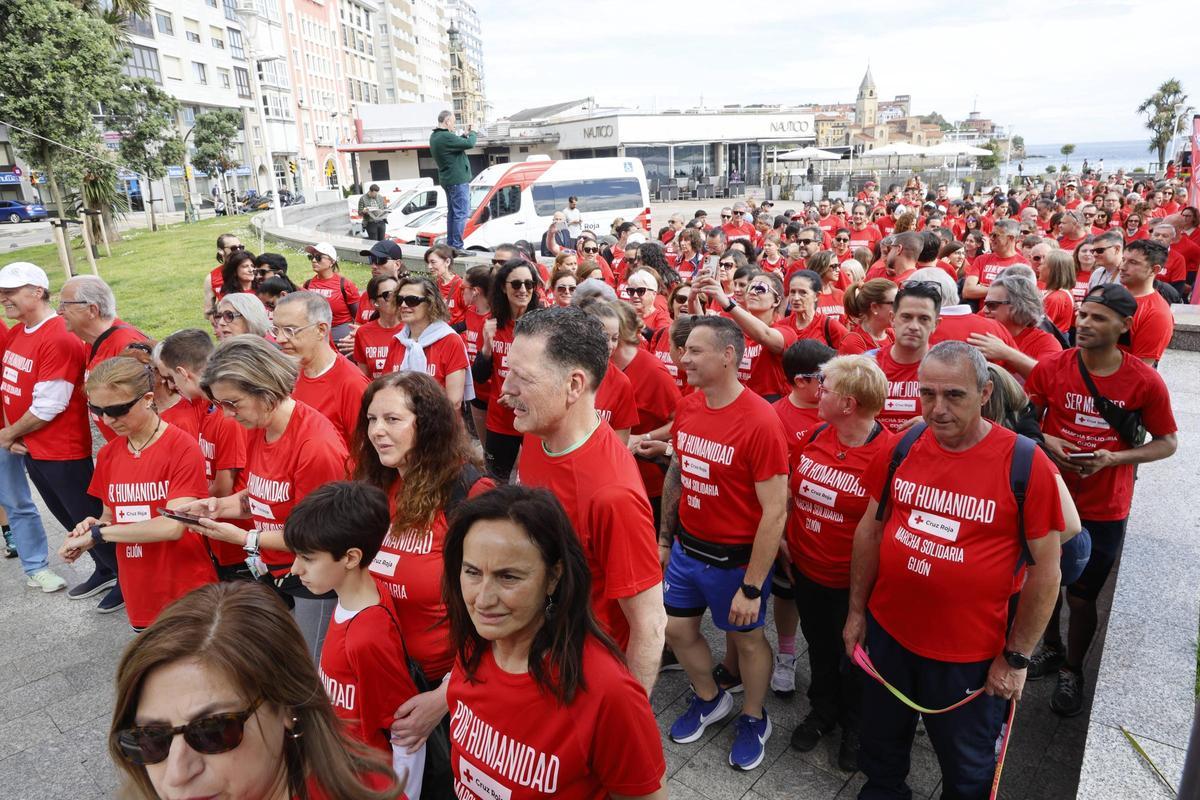 La tercera Marcha Solidaria de la Cruz Roja de Gijón, en imágenes