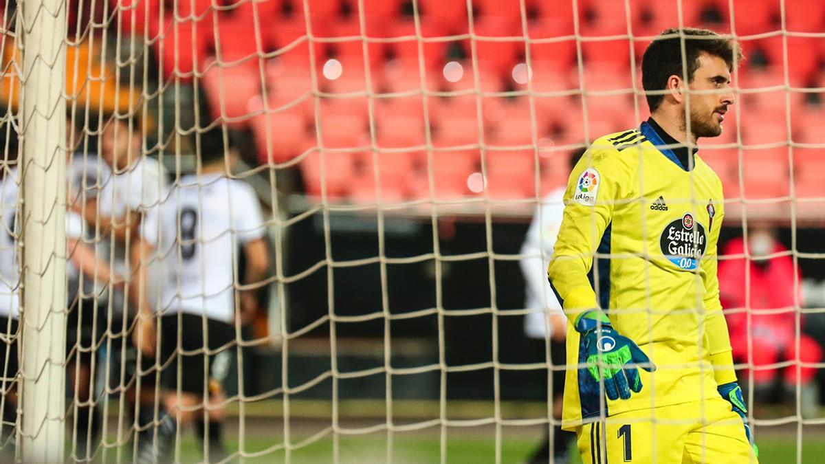 El portero del Celta Iván Villar en un partido de LaLiga