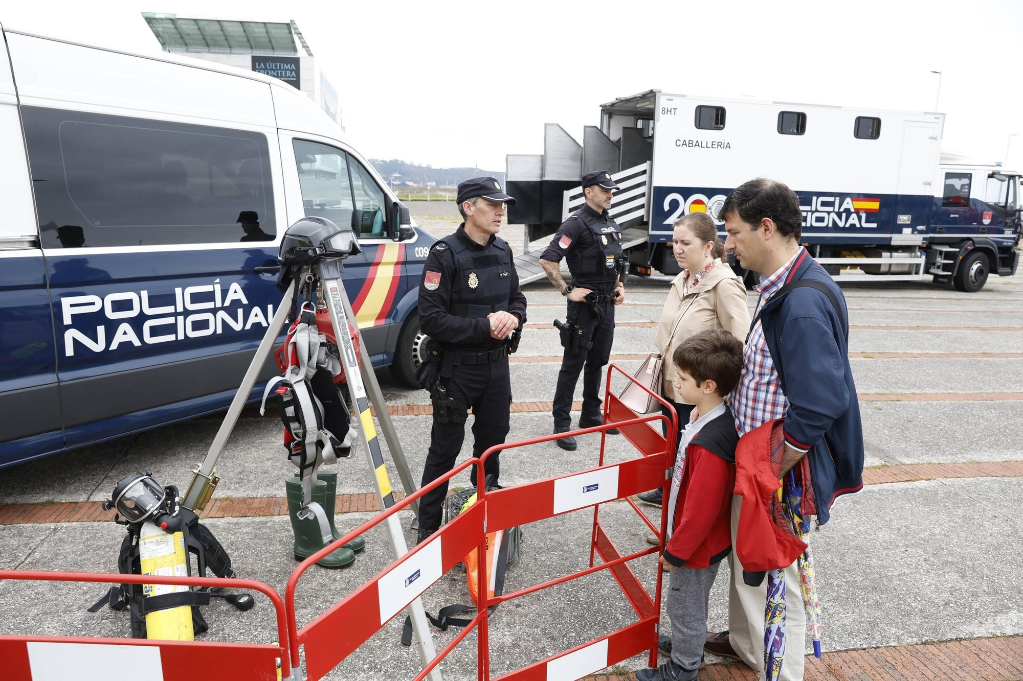 En imágenes: Gijón se vuelca con la "Ruta 091" de la Policía Nacional