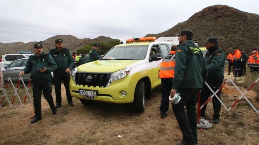 Guardias civiles participan en el operativo de búsqueda.