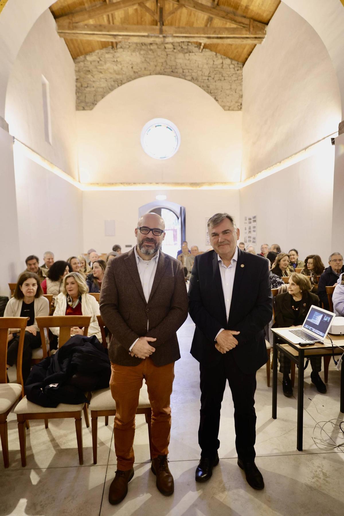 La charla del doctor Francisco Vizoso en la capilla de San Esteban del Mar, en imágenes La charla del doctor Francisco Vizoso en la capilla de San Esteban del Mar, en imágenes
