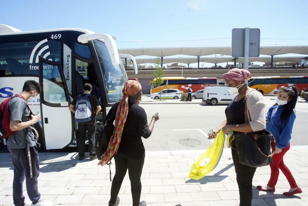 Primer dia d''ús de mascaretes obligatòries al transport públic a la ciutat de Girona