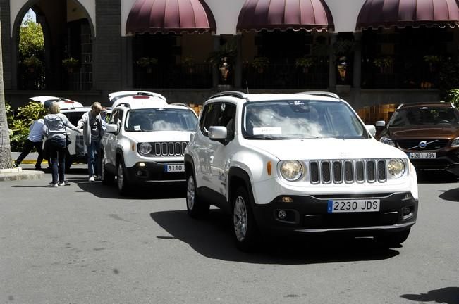 GUARDIA PARA COGER A BRAD PITT A SU LLEGADA AL ...