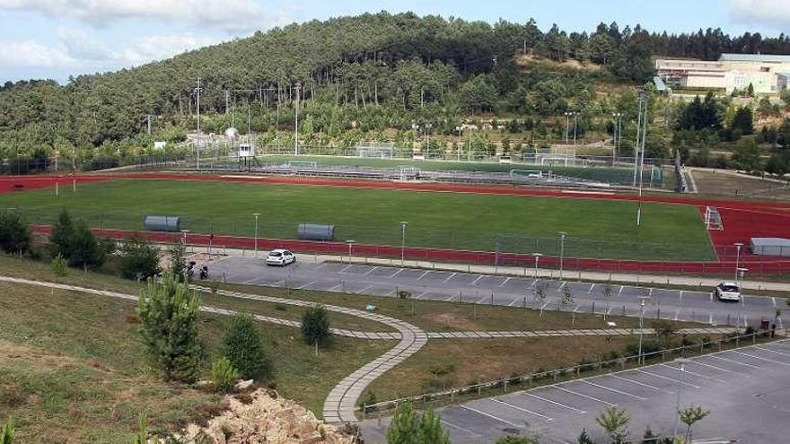 Vista parcial de la zona deportiva del campus de Marcosende. // M. G. B