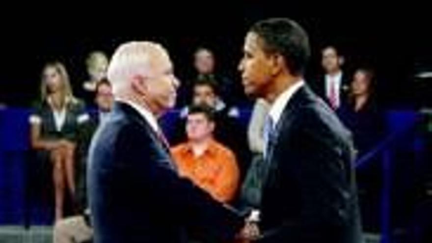 Obama no deja que McCain levante cabeza en el debate