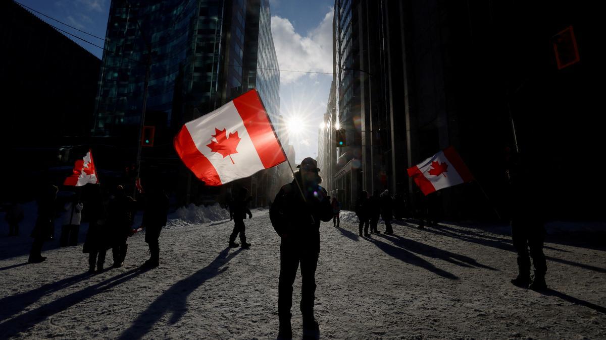 Antivacunas protestan en Ottawa.