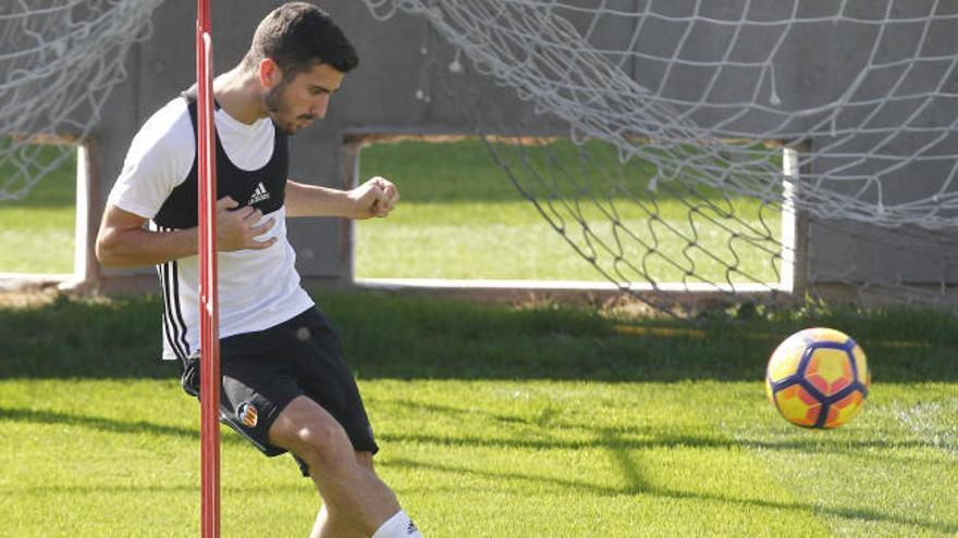 Gayà lo da todo para estar frente al Celta de Vigo