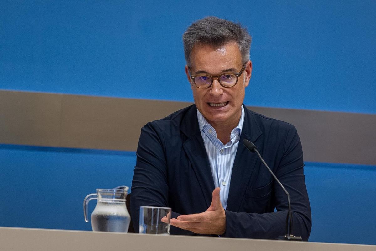 El concejal de Urbanismo y Energía, Víctor Serrano, este miércoles en rueda de prensa.
