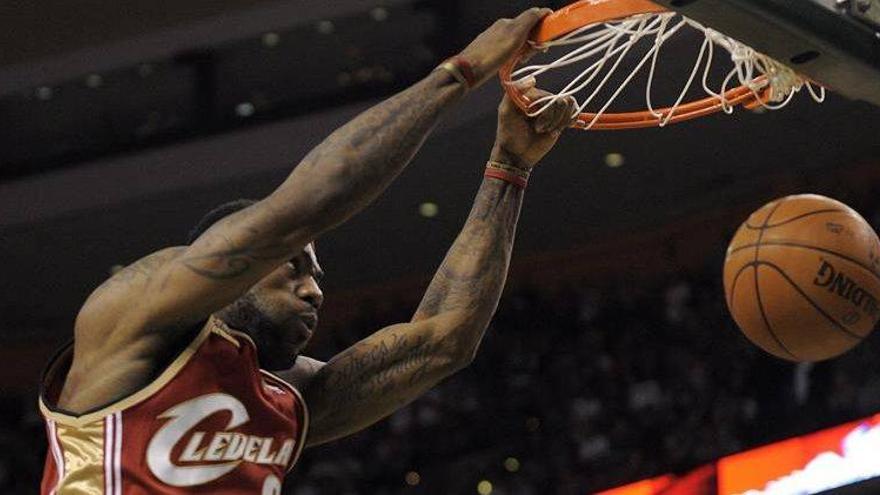 LeBron James decide dejar los Heat y regresa con los Cavaliers