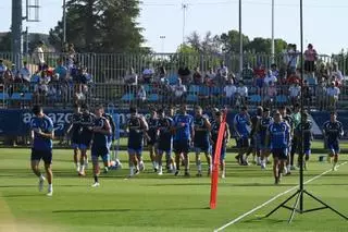En imágenes | El Real Zaragoza se entrena a puerta abiertas sin la presencia de Francho Serrano