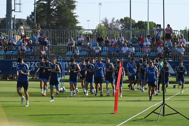 En imágenes | El Real Zaragoza se entrena a puerta abiertas sin la presencia de Francho Serrano