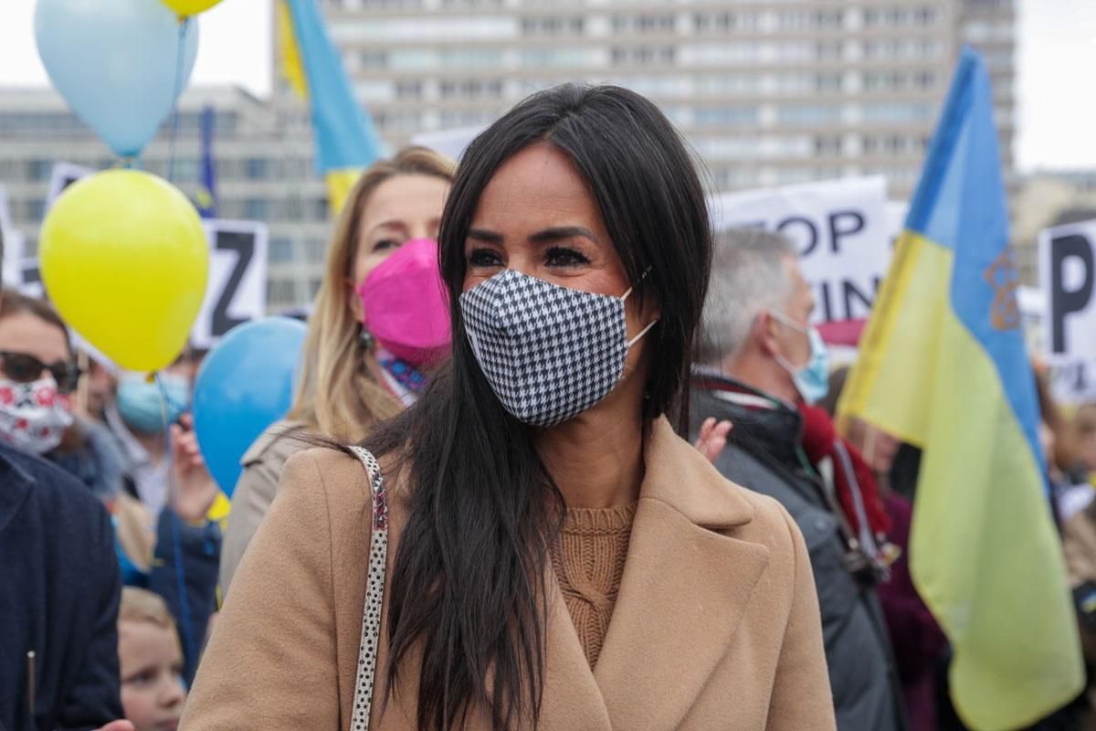 Begoña Villacís durante una manifestación en apoyo a Ucrania tras el ataque de Rusia