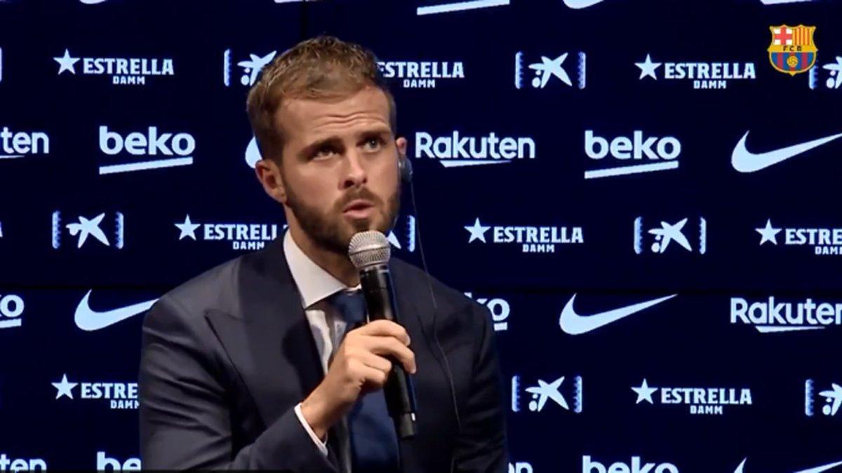 Miralem Pjanic durante su presentación oficial con el Barça