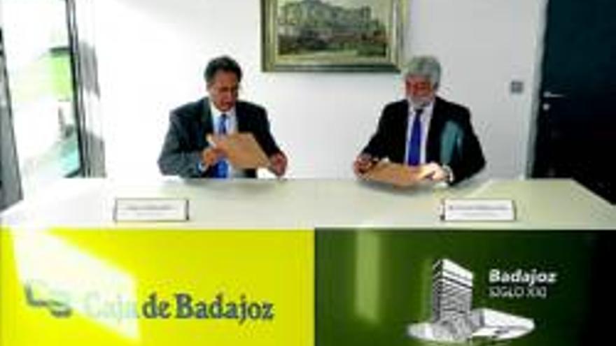 Firmado un convenio entre Caja Badajoz y Extraval