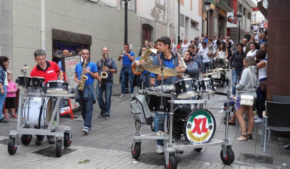 Candás se sumerge en la juerga