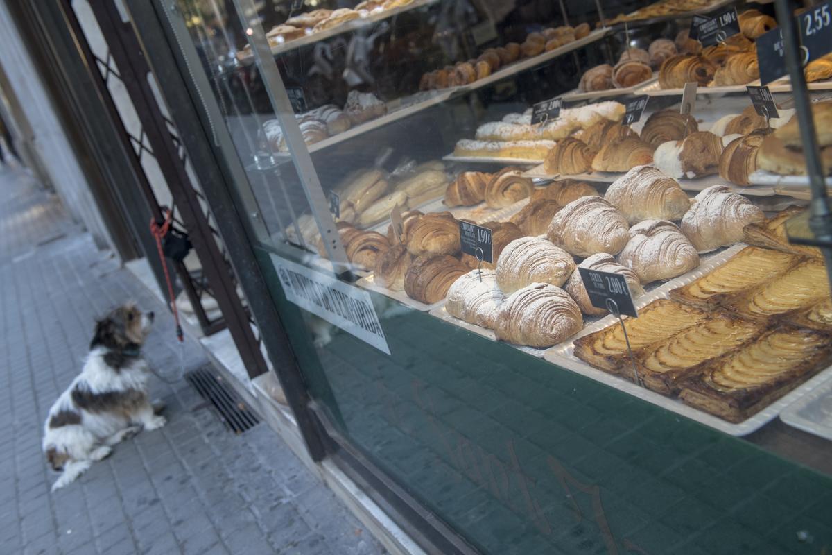 Cruasanes y otros dulces en una pastelería de Barcelona, en una imagen de archivo.