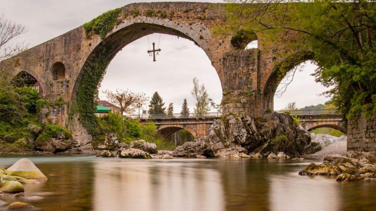 Puentón de Cangas de Onís desde el Rabión de Monasterio.