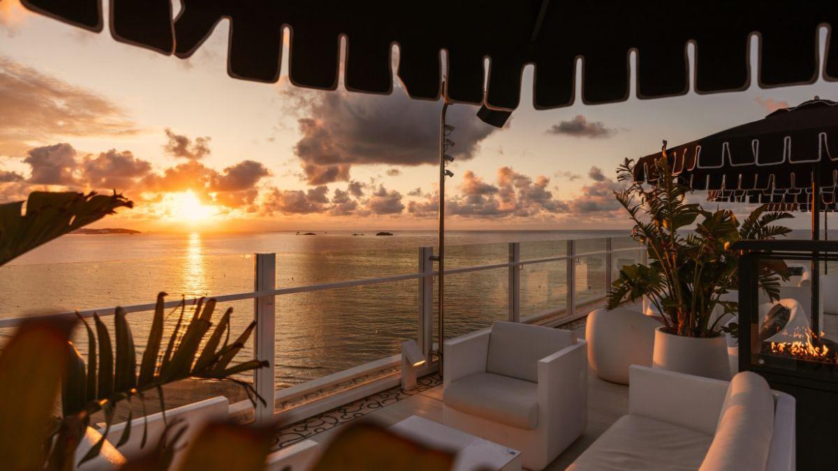 Vistas del atardecer desde Up Ibiza Sky Society