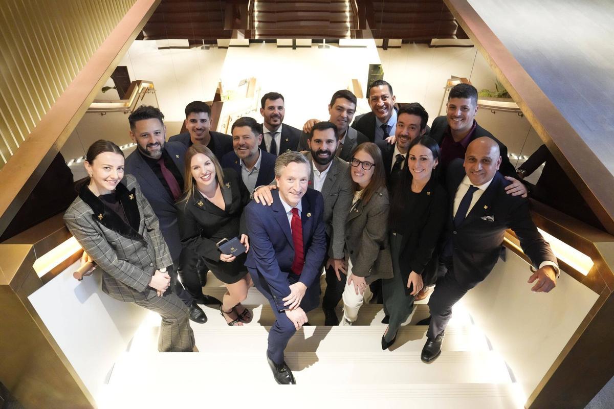 Barcelona 28/11/2025 Encuentro de conserjes con llave de oro En la foto, conserjes llaves de oro de hoteles de toda España Fotografía de Ferran Nadeu