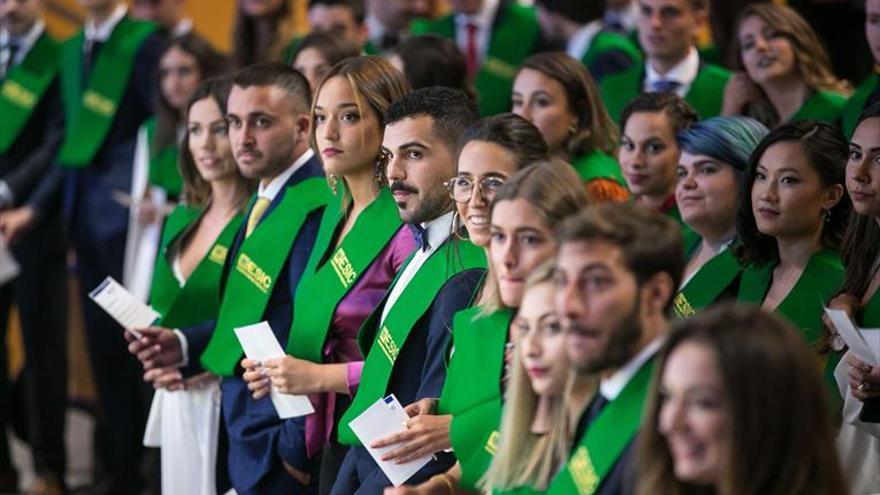 Esic hace entrega de los Premios Aster en la graduación de la promoción 2019