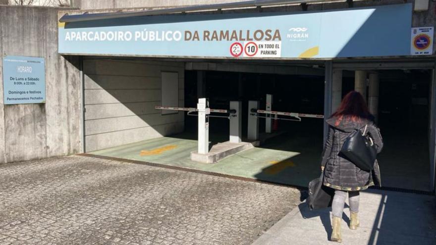 Acceso al parking de A Ramallosa.  // FdV