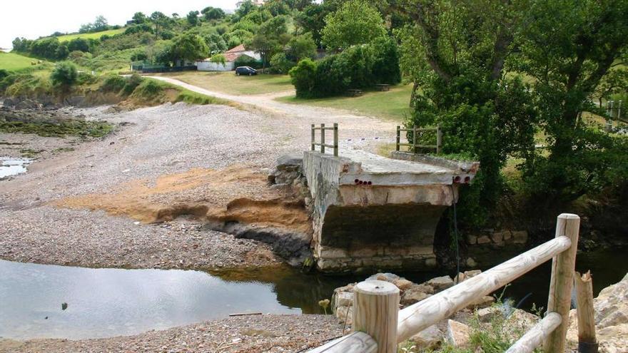 Estado que presenta el puente de Aramar, pendiente de arreglarse desde 2010.